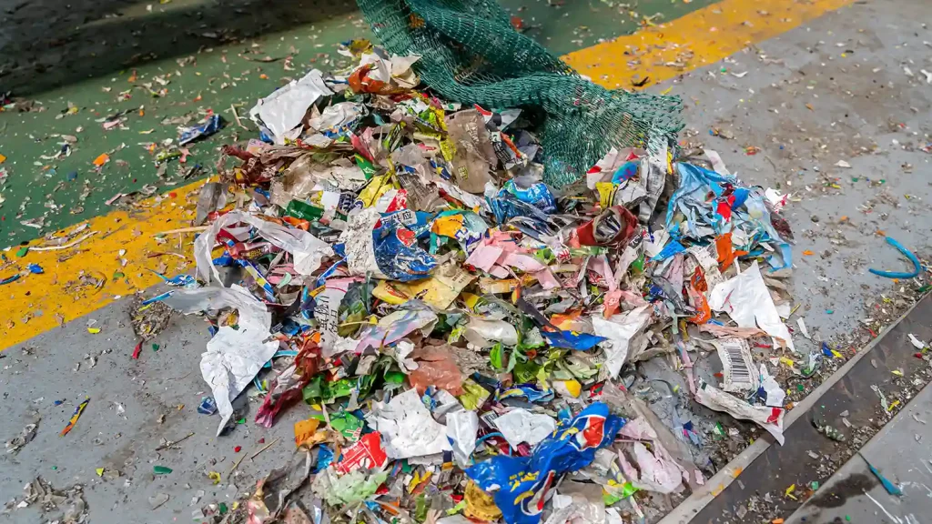Übersicht über die Kunststoffflaschenetikettenentfernungsmaschine