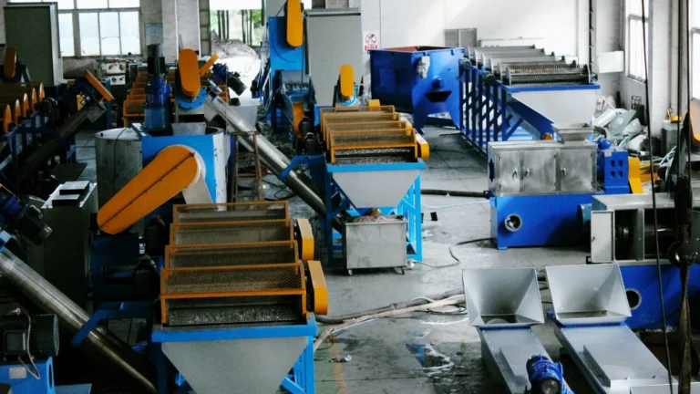 Linie de Reciclare a Sticlelor PET de 500 KG/H