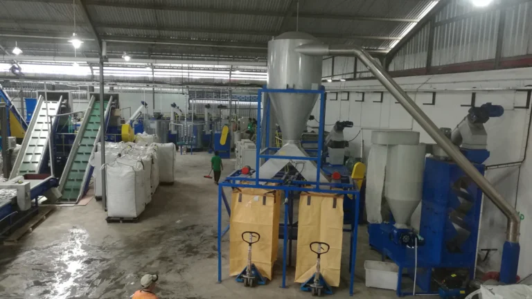 Linie de Spălare a Sticlelor PET de 1000-1500 KG/H