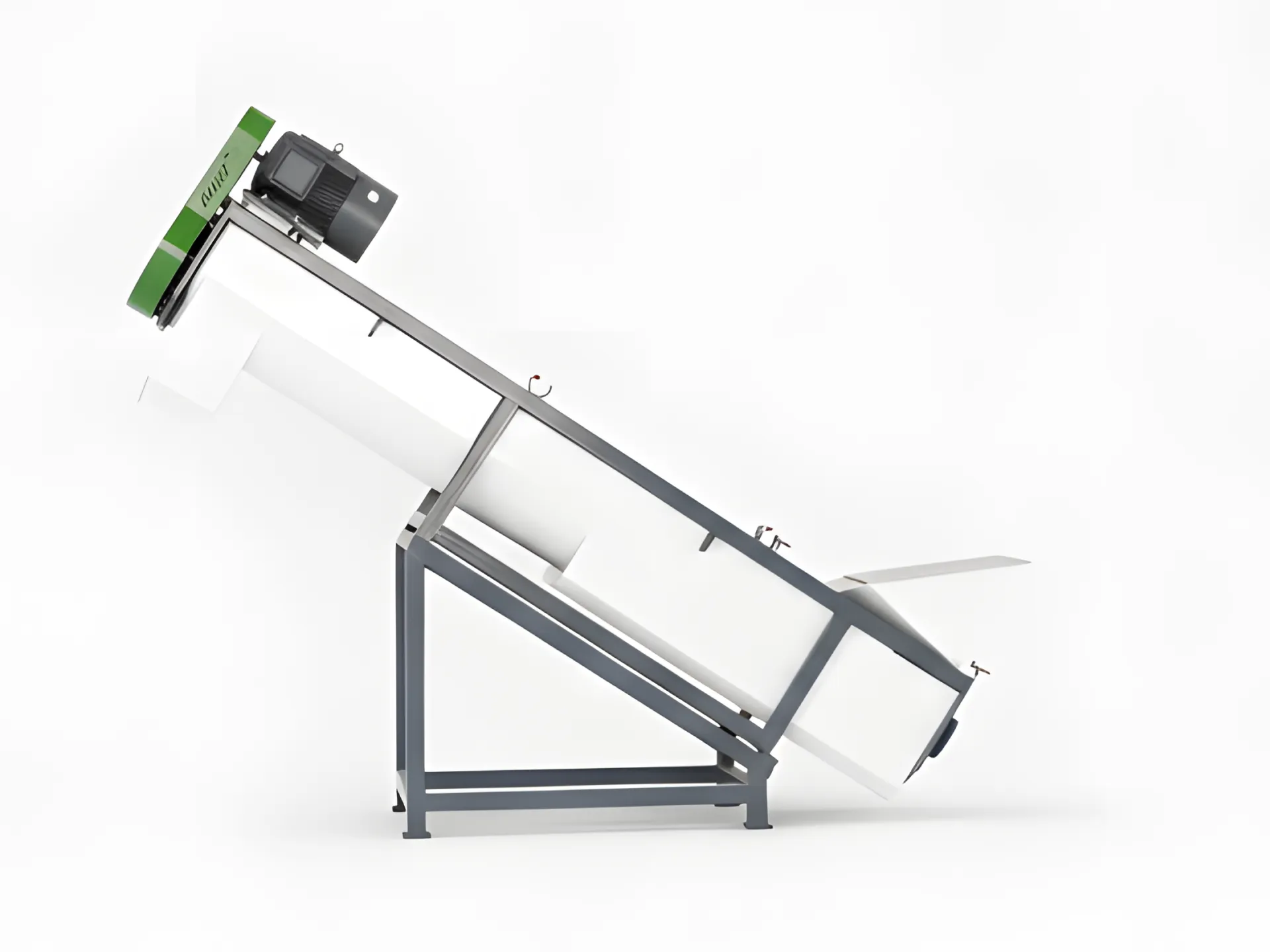 Промышленная фрикционная шнековая мойка для переработки пластика, оснащенная наклонным шнеком для очистки и транспортировки пластиковых хлопьев.