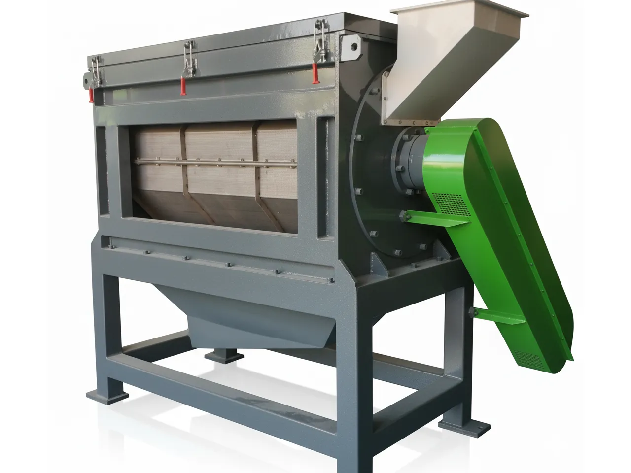 Промышленная высокоскоростная фрикционная шайба серого цвета с белым входным бункером, большим зеленым защитным кожухом и центральным окном, открывающим внутренний ротор.