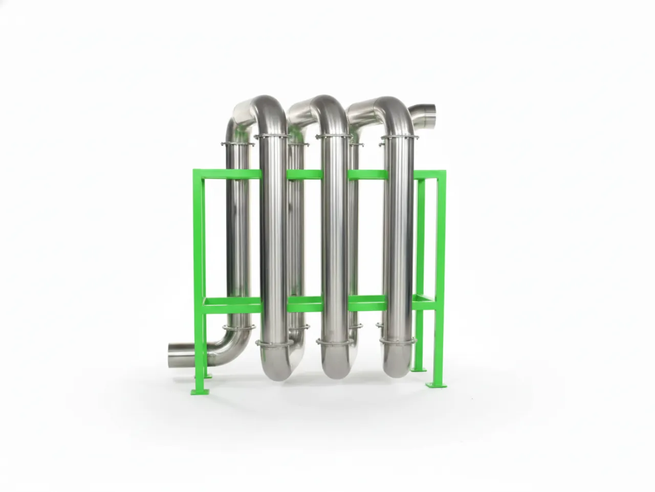 Przemysłowa suszarka rurowa na gorące powietrze lub suszarka termiczna, wyposażona w rury ze stali nierdzewnej na zielonej ramie, używana do suszenia plastikowych płatków na linii recyklingu.