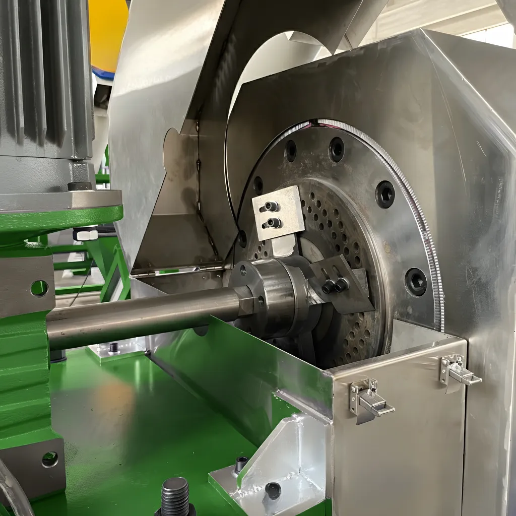 Plastic film squeezing machine