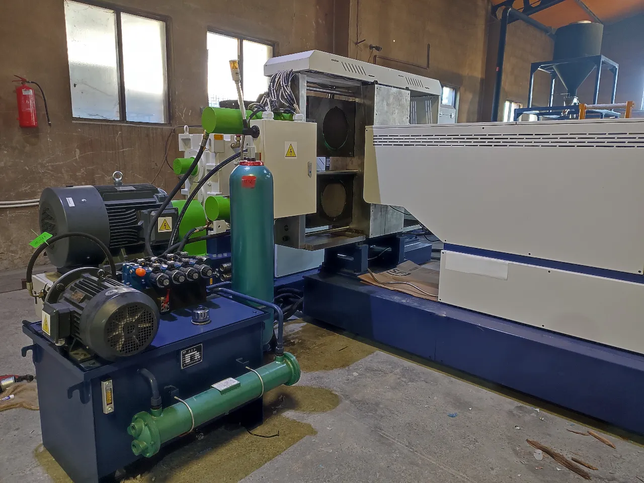 Complete plastic pelletizing and compounding line
