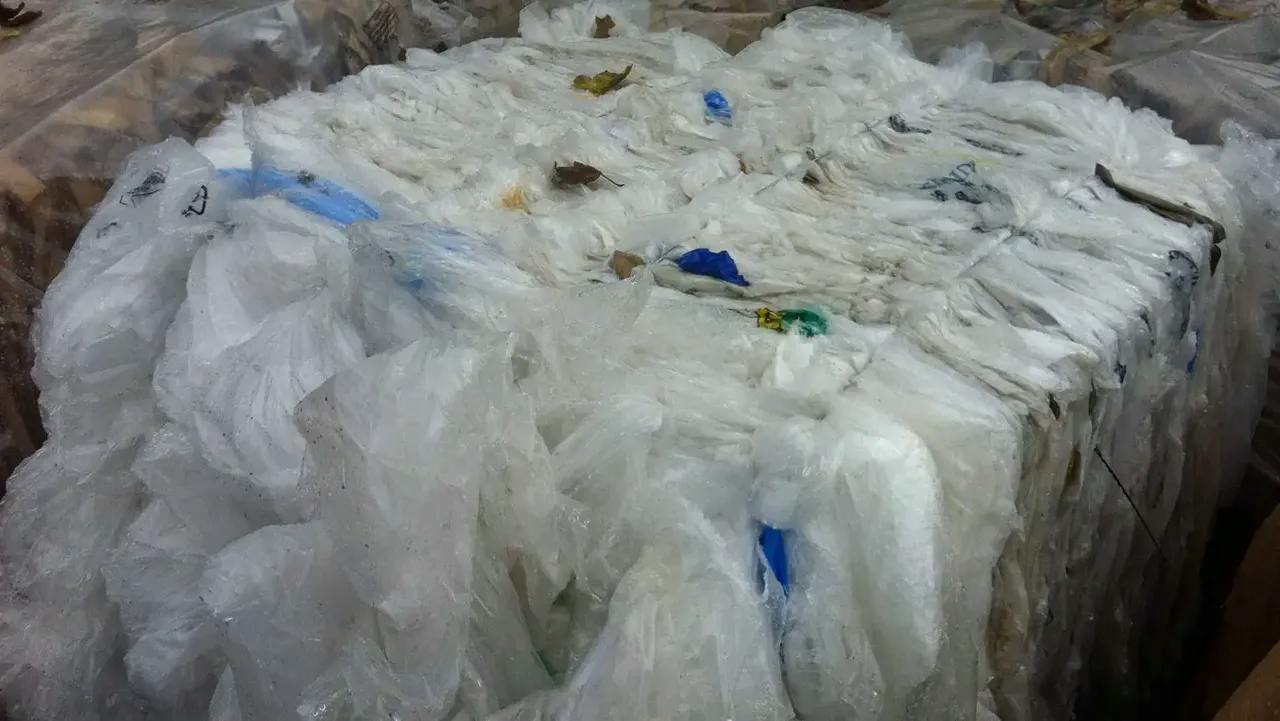 Film post-consumator LDPE și LLDPE pentru linii de reciclare a țesăturilor