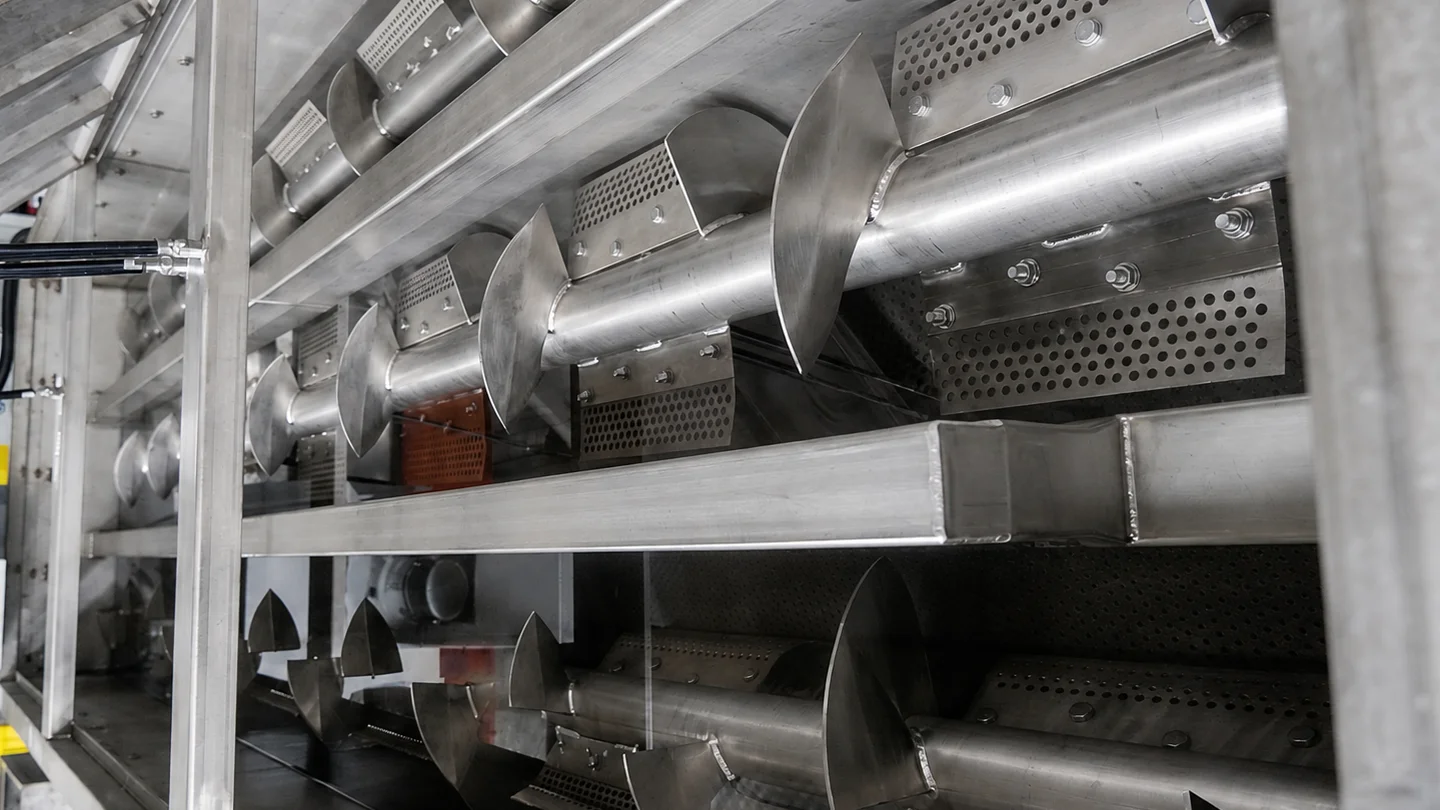 Triple-row sink float separation tank for plastic recycling