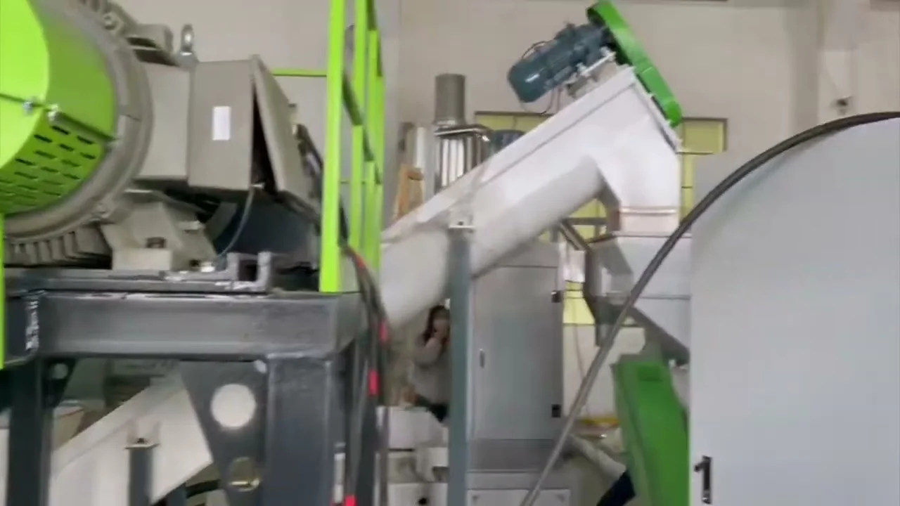 Anteprima video della linea di lavaggio contenitori di rifiuti pericolosi HW49