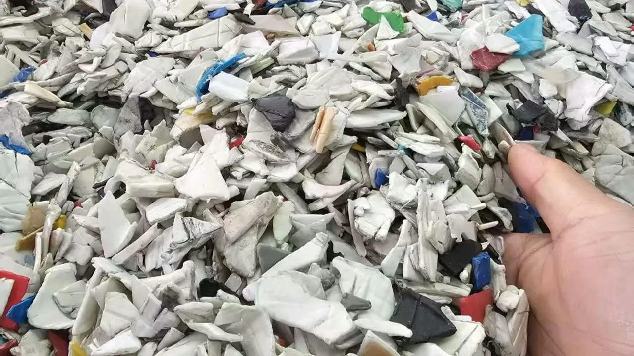 Fette di plastica HDPE dopo il lavaggio e la separazione con HW49