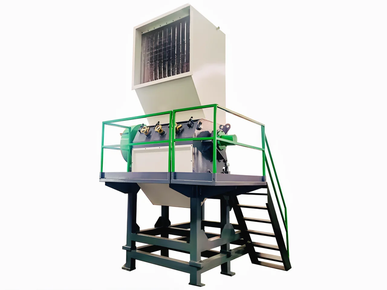 Wet plastic granulator for pre-crushing and pre-washing rigid plastics